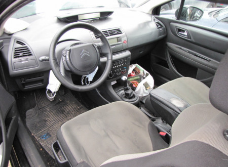 notranjost (armaturna plošča) osebnega vozila CITROËN C4 1.6i 16V