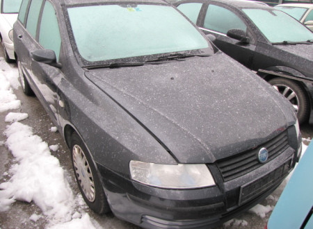prednja desna stran osebnega vozila FIAT STILO MW 1.9
