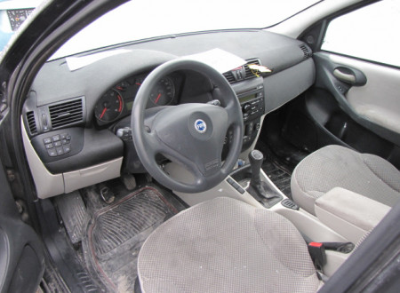 notranjost (armaturna plošča) osebnega vozila FIAT STILO MW 1.9