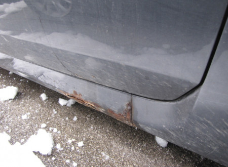 poškodba (rja) na zadnjem levem pragu osebnega vozila FIAT STILO MW 1.9