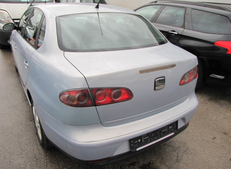 zadnja stran osebnega vozila SEAT CORDOBA 1.9 TDI