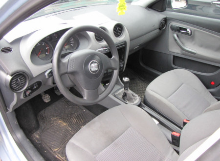 notranjost (armaturna plošča) osebnega vozila SEAT CORDOBA 1.9 TDI