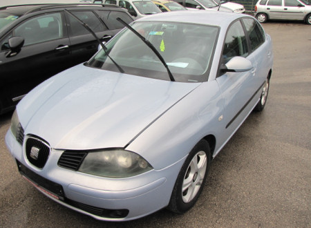 prednja leva stran osebnega vozila SEAT CORDOBA 1.9 TDI