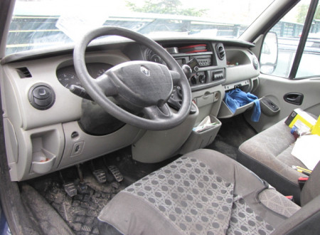 notranjost (armaturna plošča) tovornega vozila RENAULT MASTER FURGON 2.5 DCI