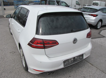 zadnja stran rabljenega osebnega avtomobila VOLKSWAGEN GOLF 2.0 TDI AUT