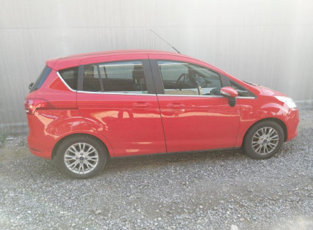 desna stran osebnega vozila FORD B-MAX 1.6