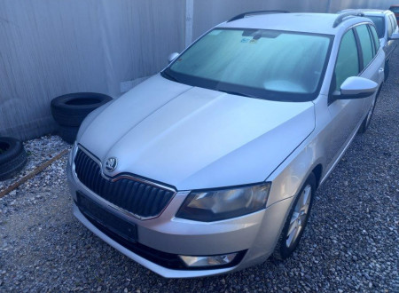 prednja stran osebnega vozila ŠKODA OCTAVIA / COMBI 1.6 / TDI