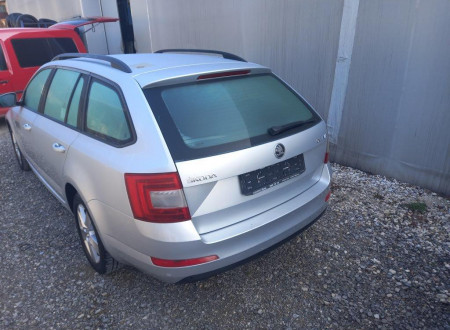 zadnja stran osebnega vozila ŠKODA OCTAVIA / COMBI 1.6 / TDI