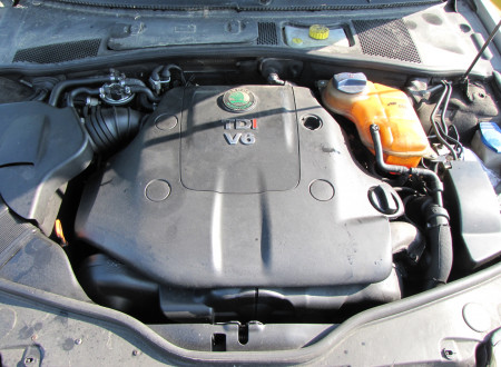 motor osebnega vozila vozilo ŠKODA SUPERB 2.5 TDI