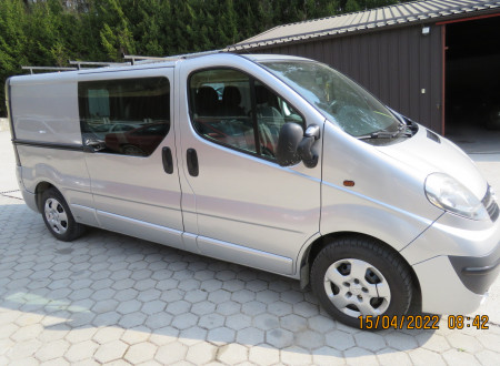 prednja desna stran vozila MV Opel Vivaro/2.0/DT