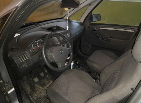 prednji notranji del (volan, menjalnik, prednji sedeži)