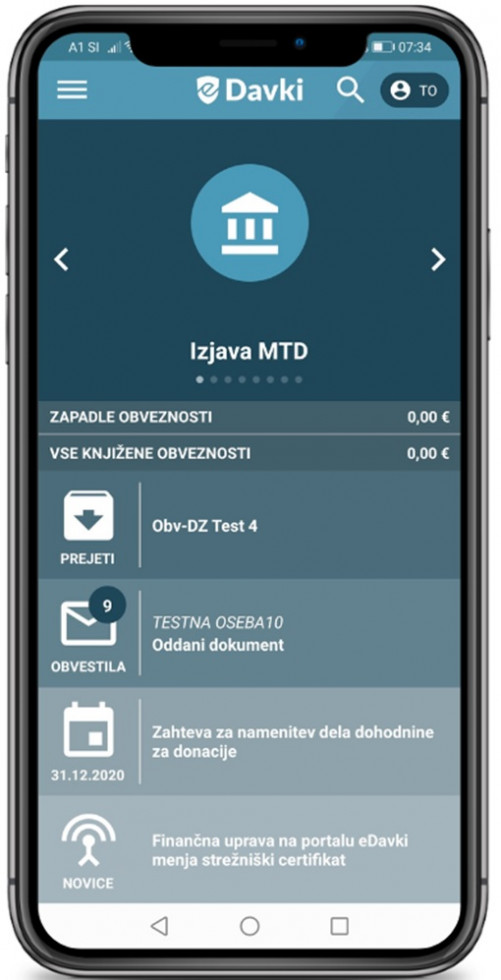 Fotografija prve strani mobilne aplikacije eDavki na mobilnem telefonu