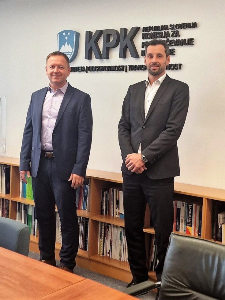 Predsednik Komisije dr. Robert Šumi in vršilec dolžnosti generalnega direktorja FURS Peter Grum