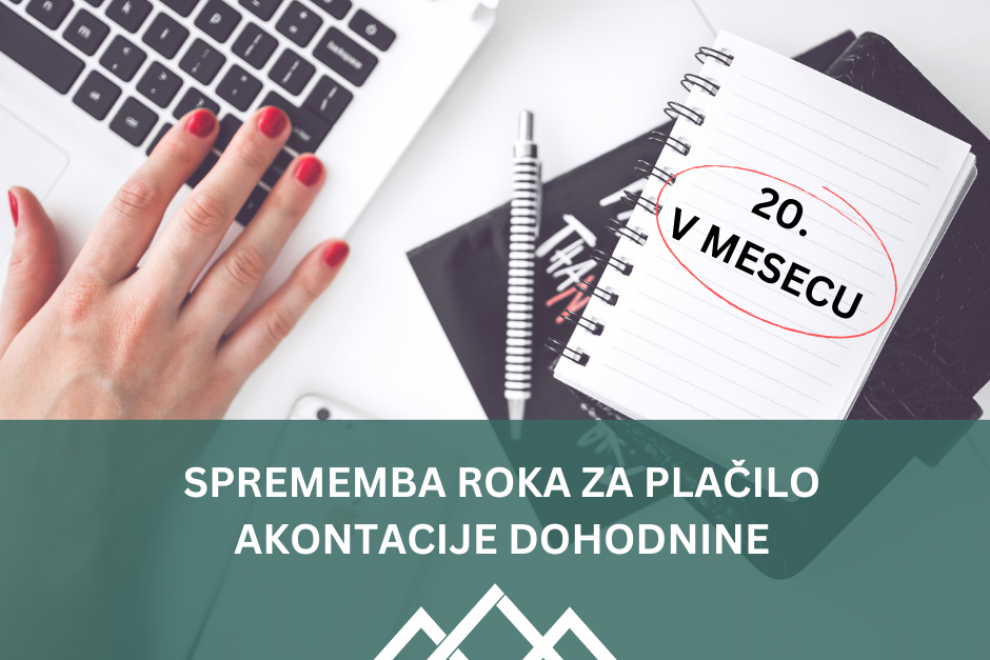 Fotografija je simbolična: tipkovnica in rokovnik, na katerem je napisano "20. v mesecu".