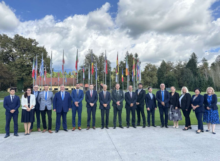 Skupinska fotografija celotne delegacije. 
