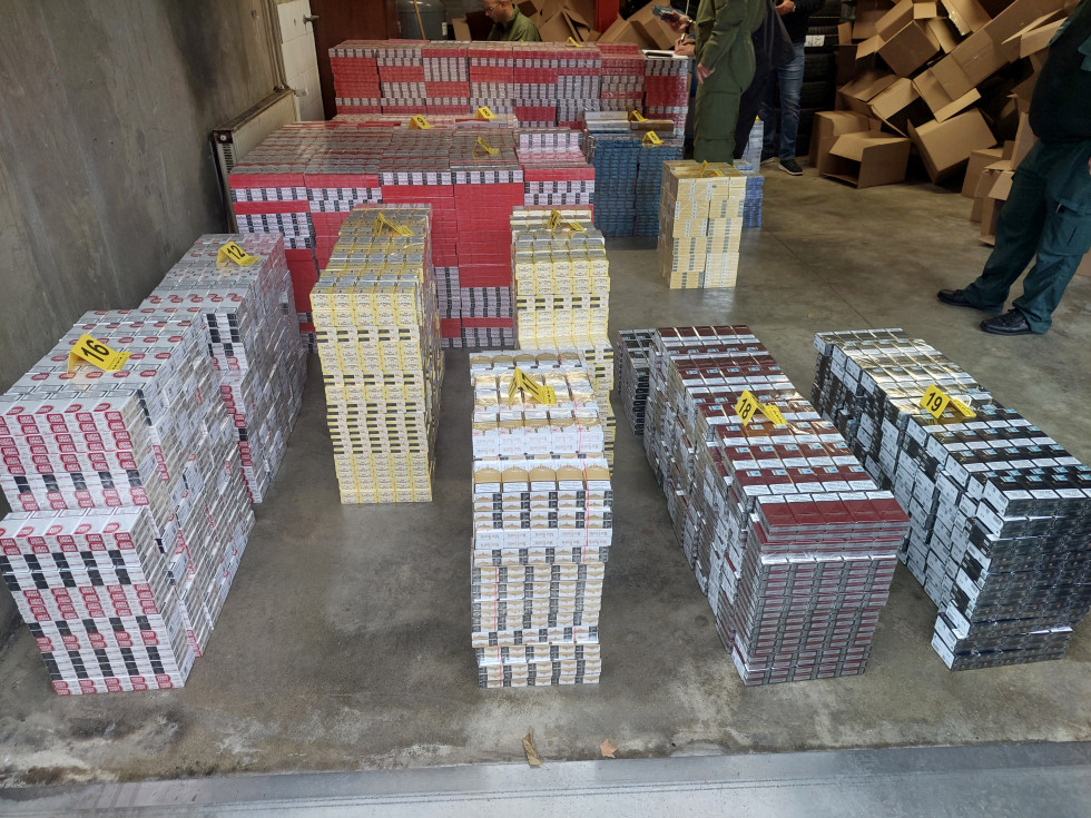 Razstavljene šteke cigaret