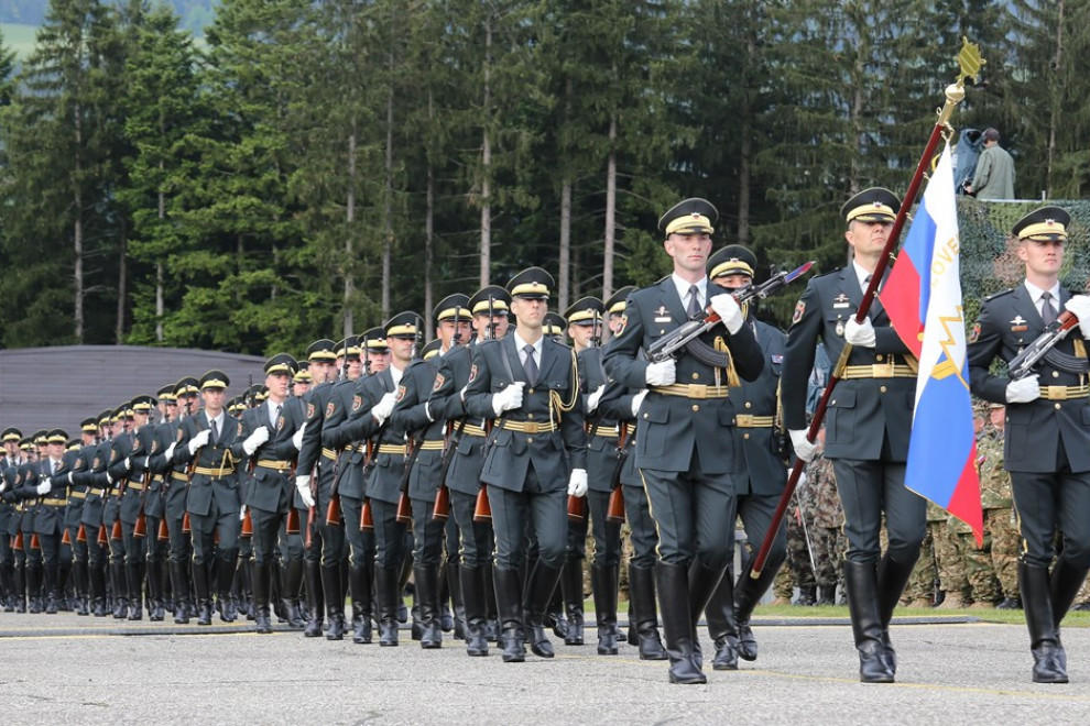 Prihod Garde Slovenske vojske v postroj