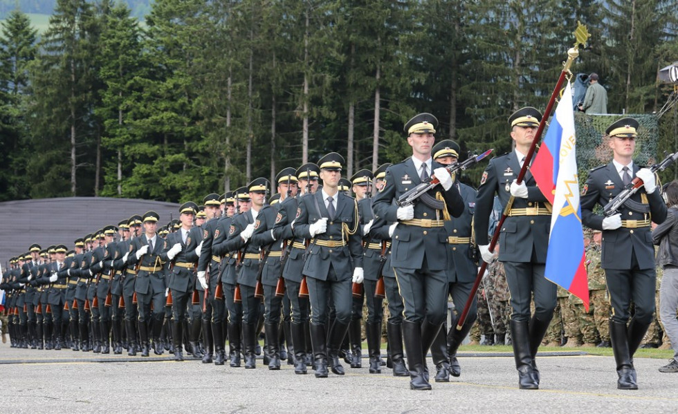 Prihod Garde Slovenske vojske v postroj