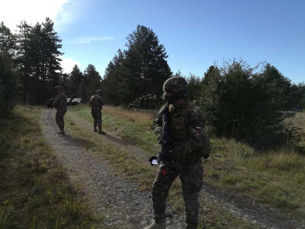 Pripadniki naslednjega, 16. slovenskega kontingenta na terenu med ugotavljanjem pripravljenosti za skorajšnji prevzem nalog na misiji EU v Maliju