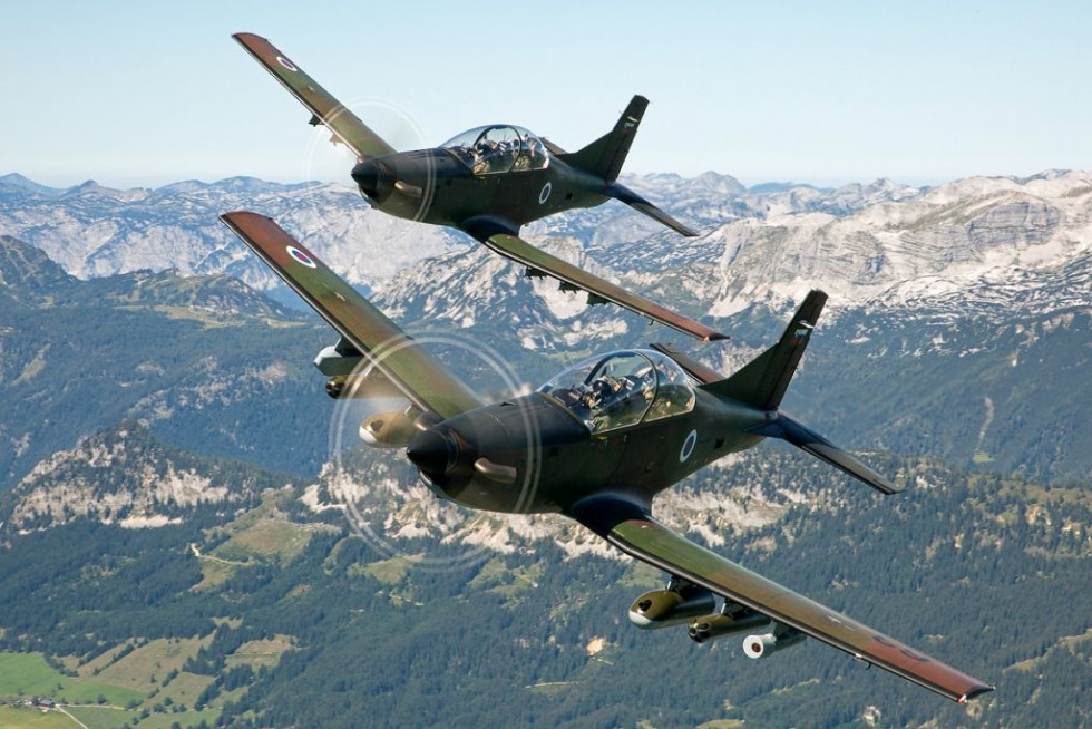 Par letal Pilatus PC-9M v letu