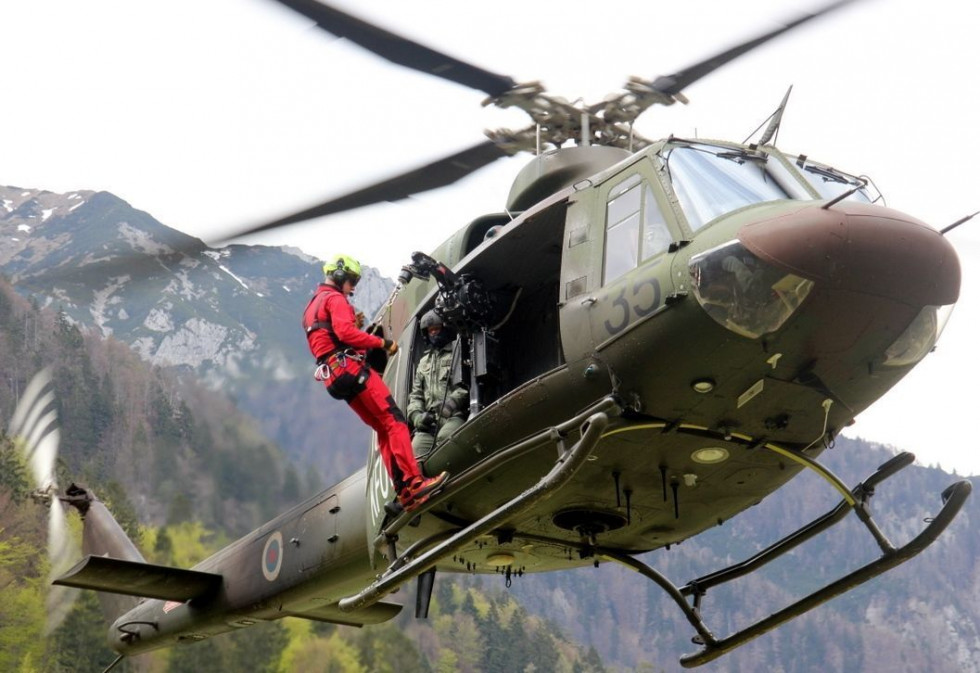 Bell 412 pri reševanju v gorah in na težko dostopnih predelih 