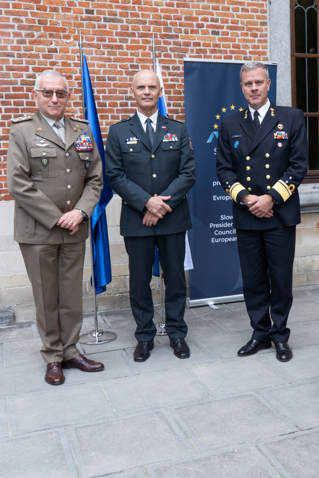 Načelnik Generalštaba Slovenske Vojske generalmajor Robert Glavaš, predsedujoču EUMC in predsedujoči Nato MC