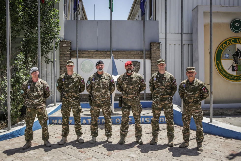 Šest pripadnikov 13. kontingenta Slovenske vojske v Afganistanu.