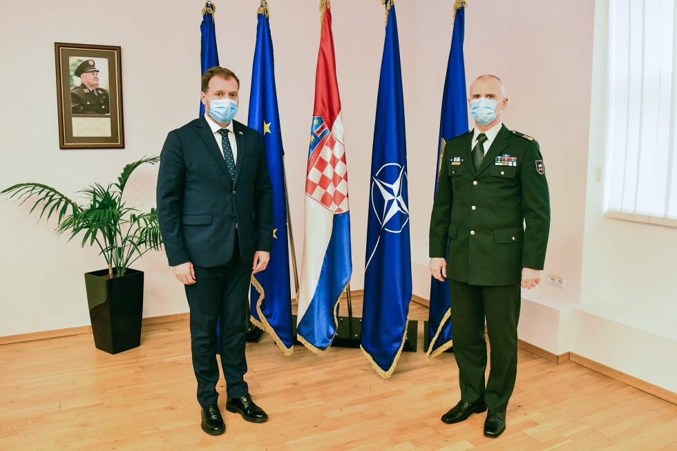 Minister za obrambo dr. Mario Banožić in načelnik Generalštaba Slovenske vojske generalmajor Robert Glavaš.