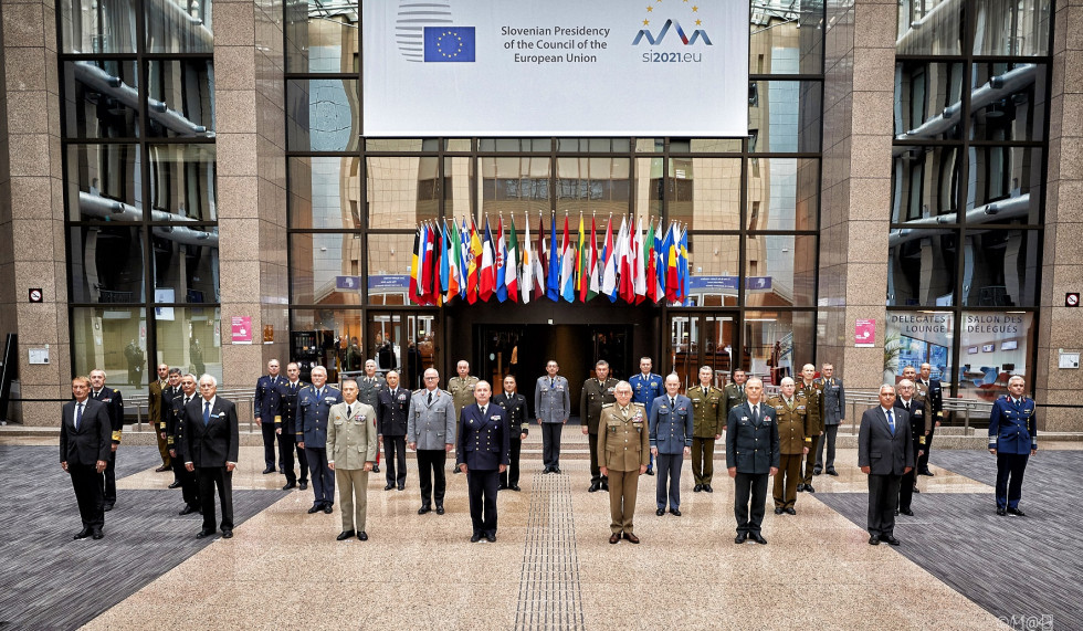 Udeleženci zasedanja Vojaškega odbora EU v sestavi načelnikov generalštabov držav članic EU.