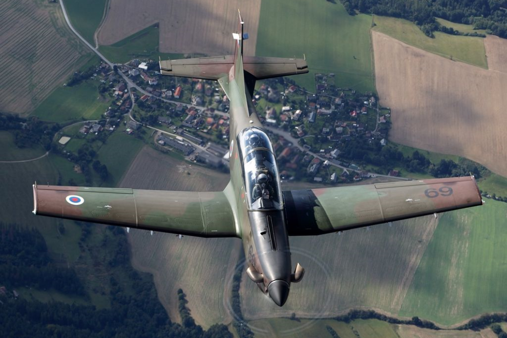 Letalo Pilatus PC 9 Hudournik v zraku
