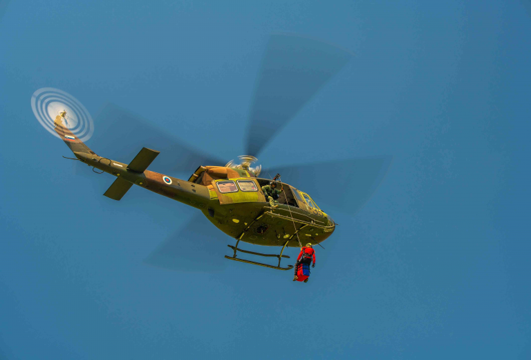 Dežurne helikopterske posadke Slovenske vojske v maju poletele na pomoč 47-krat