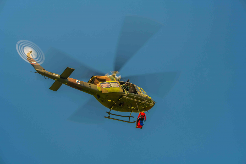 Helihopter Bell 412 v zraku nad Mojstrano