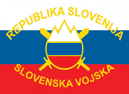 Zastava Slovenske vojske, v ozadju slovenska zastava, v sredini oznaka Slovenske vojske, zgoraj napis Republika slovenija, spodaj Slovenska vojska