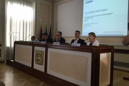 Slika omizja zaključne konference čezmejnega projekta HARMO-DATA.