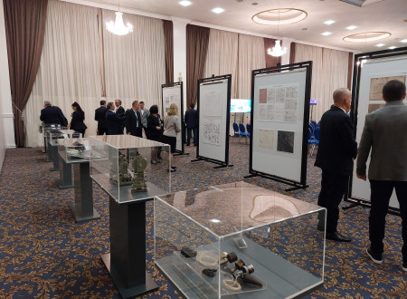 Utrinek iz priložnostne razstave o geodetski izmeri v severni Makedoniji