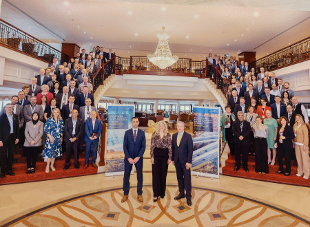 Skupinsko slika vseh udeležencev zasedanja generalne skupščine EuroGeographicsa