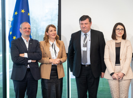 Minister za naravne vire in prostor, Uroš Brežan, namestnica generalnega direktorja Geodetske uprave mag. Erna Flogie Dolinar, generalni direktor Geodetske uprave, Tomaž Petek in ministrica za digitalno preobrazbo, dr. Emilija Stojmenova Duh