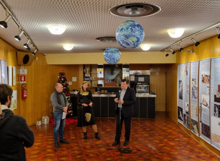 Tomaž Petek, generalni direktor Geodetske uprave med uvodnim govorom na otvoritvi razstave Vsak milimeter šteje - geodezija na slovenskem skozi čas