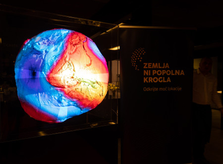 Prikaz geoida s hologramom