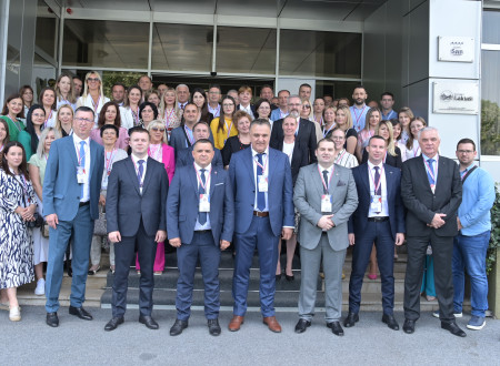 Skupinska slika udeležencev konference