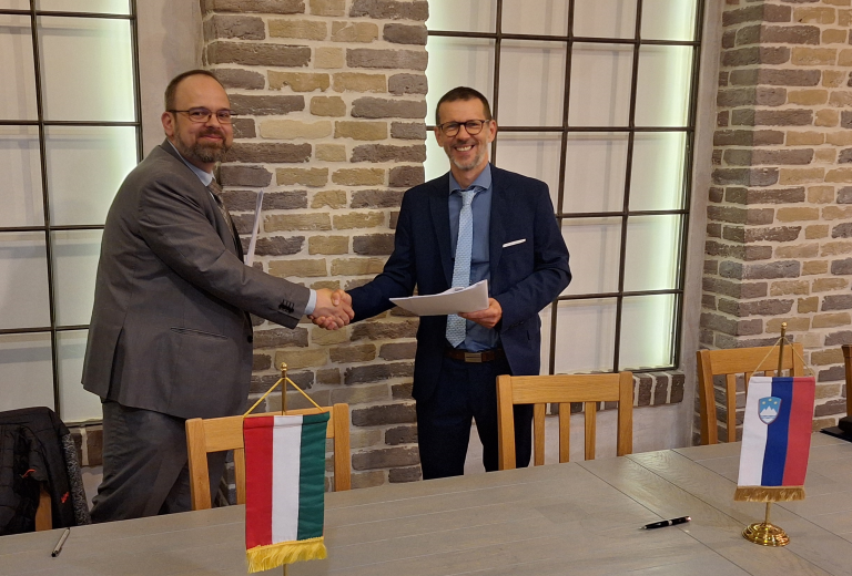 Slovenska delegacija na zasedanju Mešane slovensko-madžarske komisije za državno mejo na Madžarskem