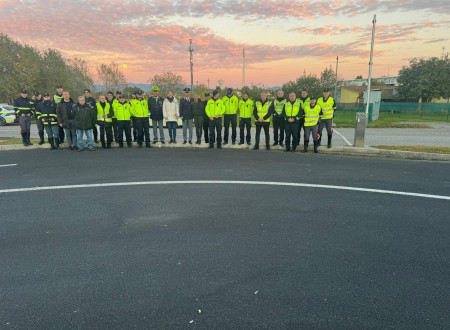 Skupinska slika udeležencev - inšpektori Inšpektorata za infrastrukturo, slovenska Policija, italijanski in hrvaški nadzorni organi in predstavniki Evropskega organa za delo 