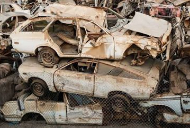Inšpektorat vabi ponudnike k oddaji ponudb za odstranitev izrabljenih motornih vozil