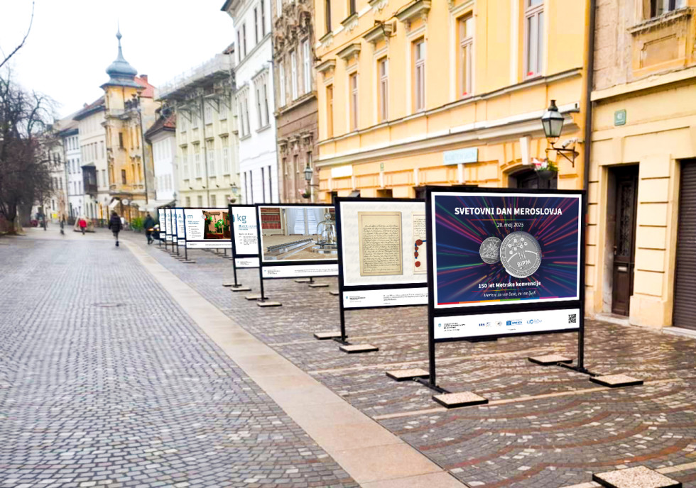 Na Gallusovem nabrežju v Ljubljani so postavljeni plakati Urada za meroslovje.