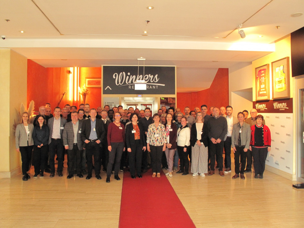 Na sliki so udeleženci odbora EURAMET, ki je potekalo v Ljubljani
