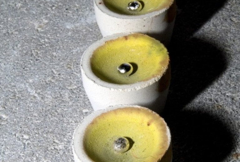 V izvajanju je medlaboratorijska primerjalna študija za določevanje srebra in zlata v zlitinah