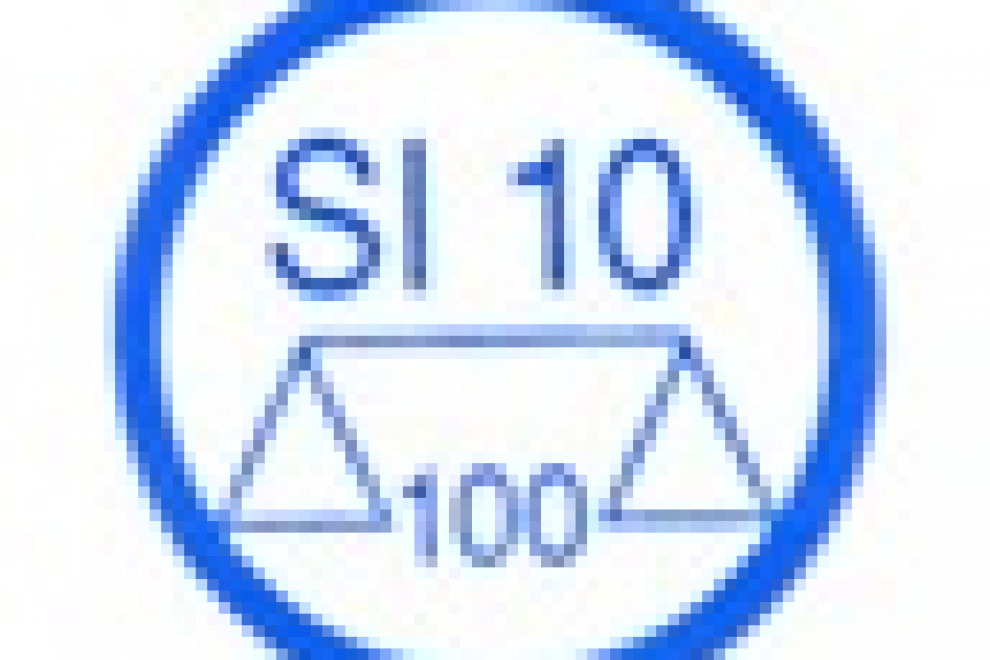 A round blue sign containing two-sided scales. The letters SI and number 10 are above the scales and below it the number 100.