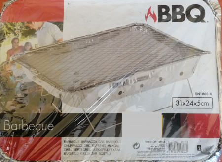 Žar na oglje za enkratno uporabo: slika žara Barbecue z merami 31x24x5