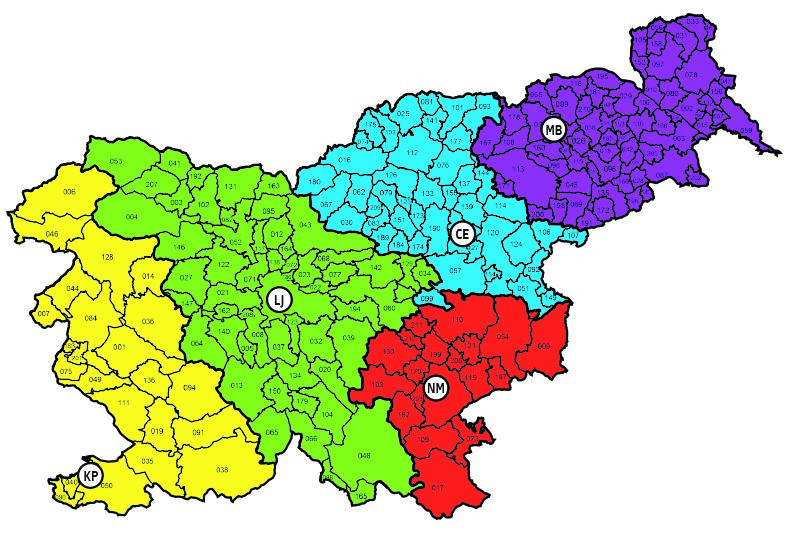 Zemljevid Slovenije, s petimi različnimi barvami je prikazana pristojnost posameznih probacijskih enot. Pristojnost se določa glede na stalno prebivališče osebe vključene v probacijo.