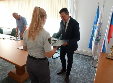 Podelitev uradnih izkaznic